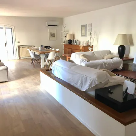 Casa Mari Bed & Breakfast